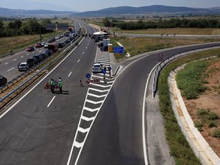 Възстановено е движението на магистрала "Струма" при Долна Диканя