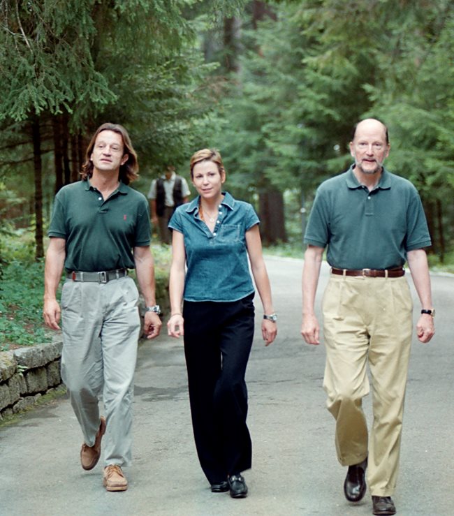 Калина и Китин, все още годеници, на разходка с царя през лятото на 2001 г. 
