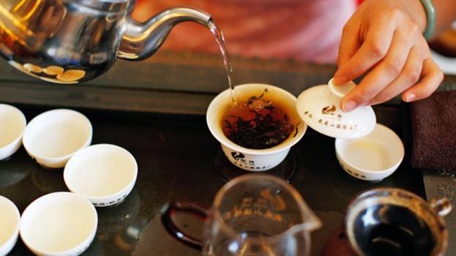 Снимки: BBC / В Китай пиенето на чай се счита за форма на изкуство