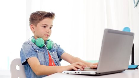Грижа за детското зрение при дълго гледане на компютър