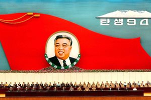 Ким Ир Сен е обожествяван в родината си и провъзгласен за "Слънцето на нацията".