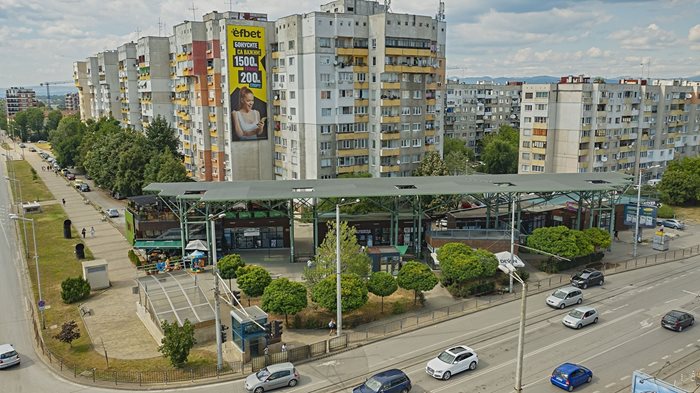 Пазарът на входа на метростанция “Бели Дунав” в район “Връбница” също се стопанисва от “Пазари Север” ЕАД.