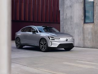 Новото Volvo ES90 улавя дишането на бебе