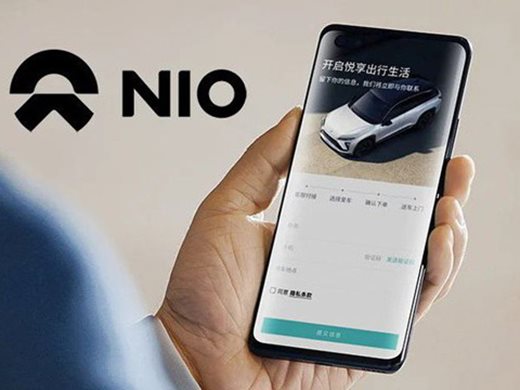 Nio разработи собствен смартфон за паркиране и видеоразговори в колата (видео)