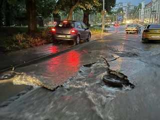 След потопа - в Плевен издирват във фейсбук номерата на колите си