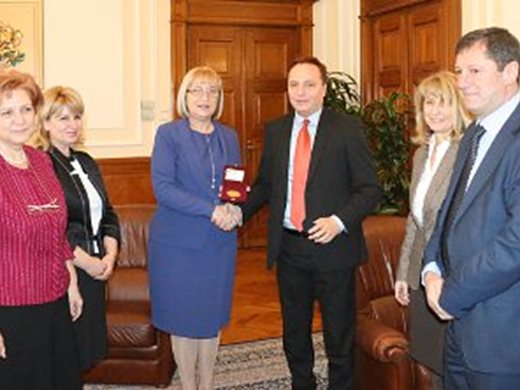 Сметната палата награди председателят на НС Цецка Цачева, Менда Стоянова и Диана Йорданова