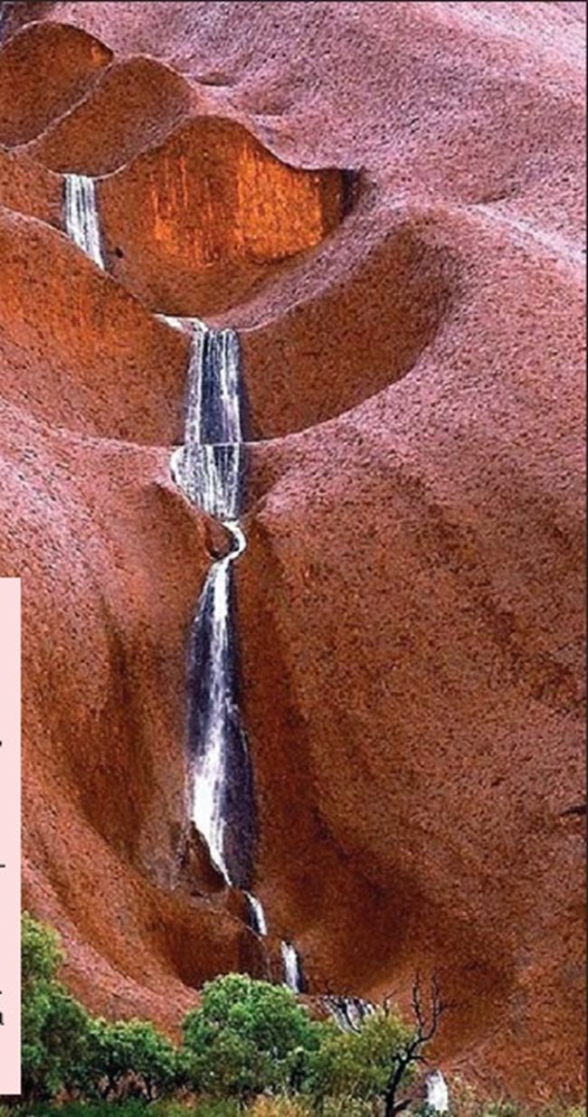 Водопадите на Улуру е червеникава скала в северните територии на Австралия. Висока е само 348 м, но се откроява насред околната пустош. Масивната скала, дълга 3,6 км и широка 3 км, в която има пещери с древни рисунки и е с вдлъбнатини от горе до долу, е свещена за местните аборигени. Тя променя цвета си - особено при изгрев и при залез.