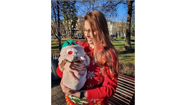 Радина Думанян на разходка с новородената си дъщеричка