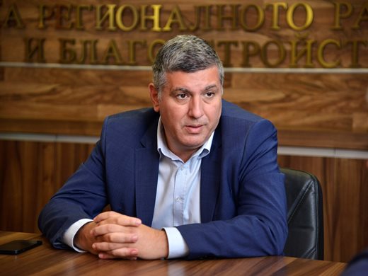 Министър Андрей Цеков: Създаваме необходимите програми повече блокове в страната да бъдат санирани