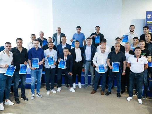 Борислав Михайлов връчи дипломите "Про лиценз" на 20 треньори