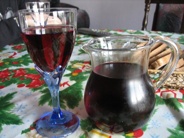 Червеното вино се прави лесно, но се опазва трудно, казват специалистите, а при бялото е обратно
