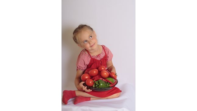Учени: Капризните деца ще изядат по-бързо зеленчуците си, ако се хранят прави