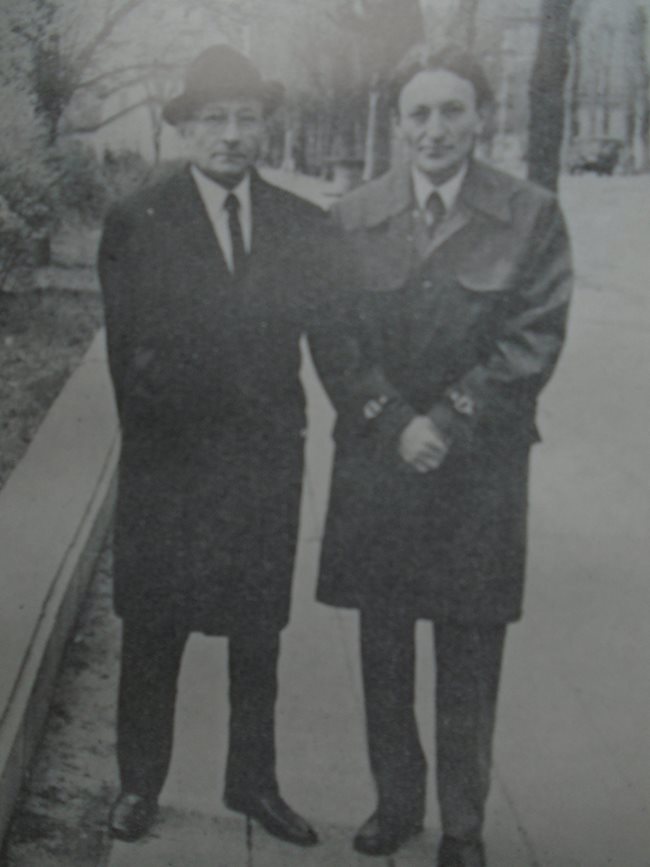 Двама класици - Емилиян Станев и Йордан Радичков (вдясно). Снимката е от 1973 година.
