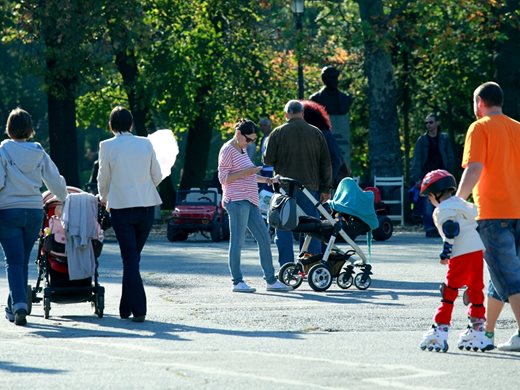 Вълнения коя власт “прави” повече деца, а родените са най-малко от 104 години (Графики)