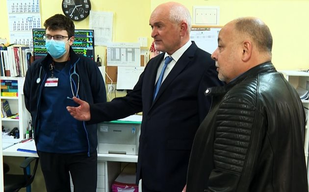 Премиерът Димитър Главчев посети днес СБАЛ по детски болести „Проф. Иван Митев". СНИМКА: ПРАВИТЕЛСТВЕНАТА ИНФОРМАЦИОННА СЛУЖБА