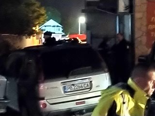 Осветиха с дрон къщата на барикадиралия се експолицай Караджов, май се готви щурм (Видео, снимки)