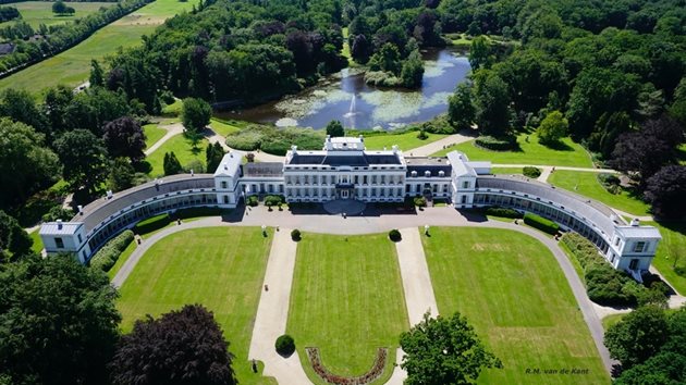 Кралския дворец Зюстдайк в Нидерландия