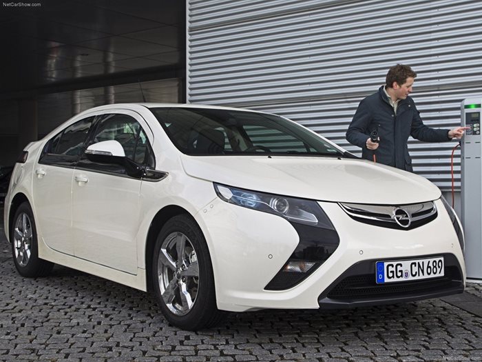 Opel Ampera излезе на пазара преди 12 години. Снимки: производителите