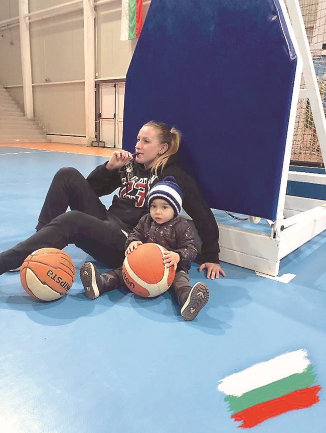 Зорница Мълчанкова - треньор в детски баскетболен клуб