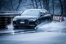 Audi тества система против аквапланинг (видео)