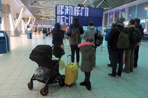 Превозените пътници от и до летище София още не са достигнали нивото на 2019 г.

