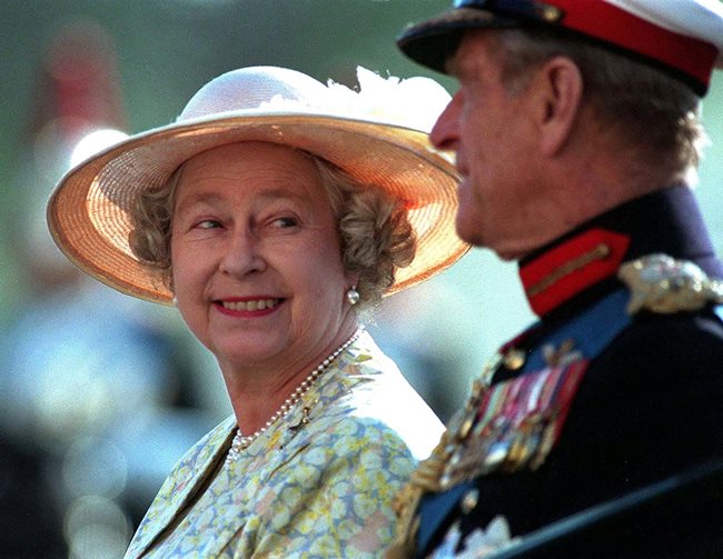 Принц Филип и кралица Елизабет през 1996 година  Снимка : Ройтерс