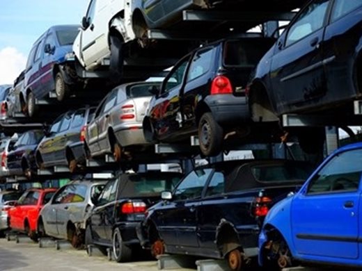 Сърбия обмисля да спре вноса на стари коли като мярка срещу мръсния въздух