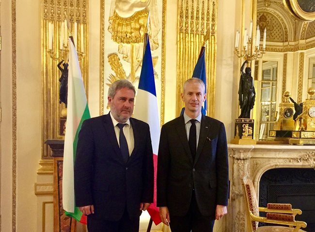 Министърът на културата  Боил Банов и френският му  колега Франк Ристер обсъдиха възможностите за сътрудничество между двете страни в областта на културата и опазването на културното  наследство на среща в Париж.