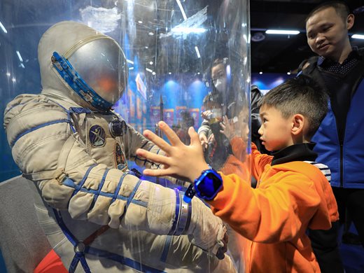Китайската лаборатория за изследване на космоса набира млади таланти