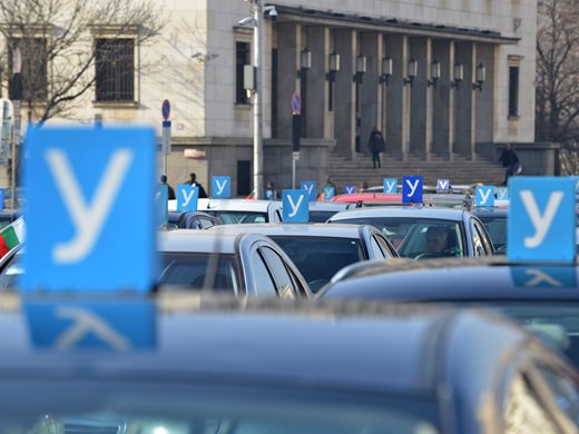 След блокада в София - часовете по кормуване няма да се увеличават засега (Обзор)