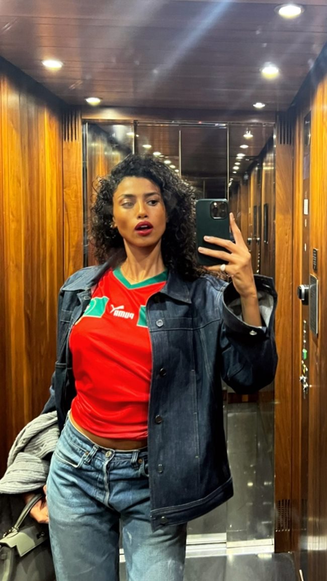 Хубавицата поздравява футболистите на Мароко