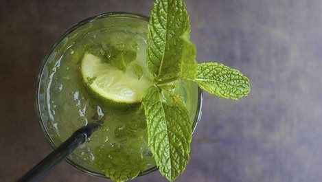 6 зареждащи зелени коктейла, които да приготвим у дома