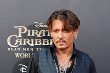 "Дисни" иска Джони Деп обратно в "Карибски Пирати" срещу 301 млн. долара