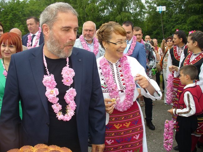 Кметът на Казанлък Галина Стоянова и министърът на културата Боил Банов