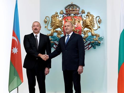 Пред Илхам Алиев и Румен Радев петима министри подписват за нов газов коридор