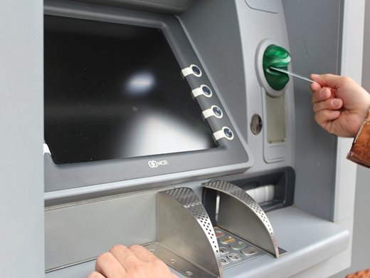Дъщерна компания на "Ситигруп" спира да използва банкоматите си до края на 2023 г.