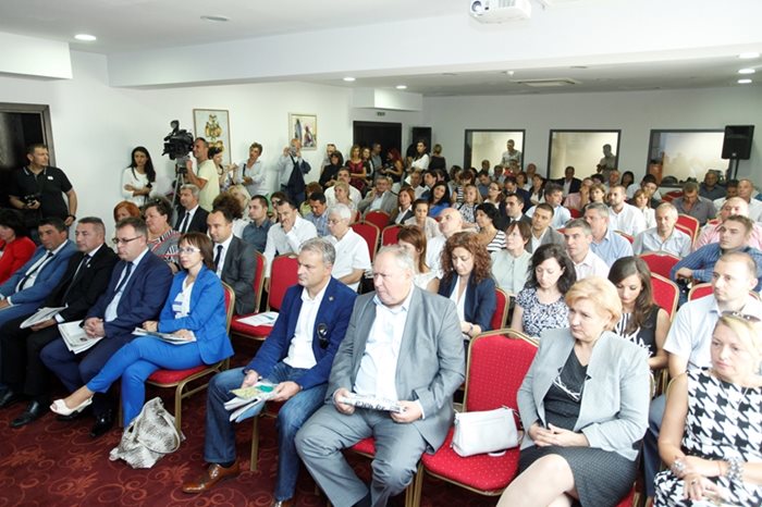 Залата в културния дом в Пловдив бе препълнена