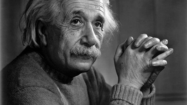 Айнщайн: Ако искате децата ви да са интелигентни, четете им приказки