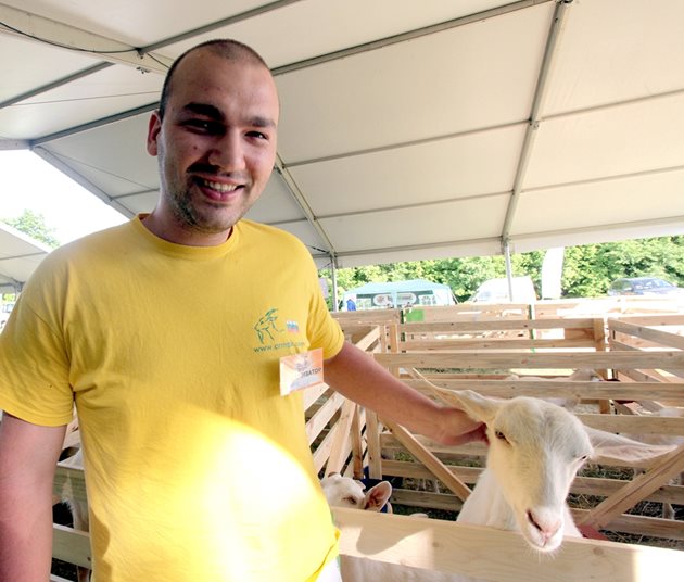 Председателят на Асоциацията за развъждане на млечни породи кози Деан Тодоров работи за това до 2020 г. в България да се отглеждат само чистопородни кози и фермерите да печелят от продуктивността на стадата си