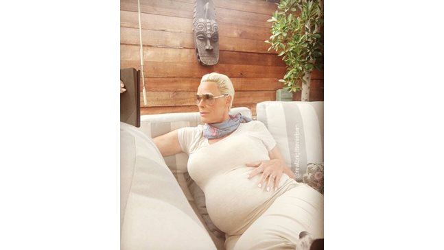 Бившата на Сталоун Бриджит Нилсен - бременна на 54 години, чака петото си дете (Снимки)
