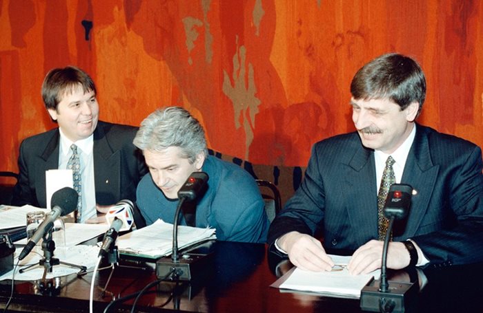 Илия Павлов и Сашо Дончев по времето, когато са съдружници. По средата е Волен Сидеров, който тогава бе медиен съветник на Дончев.