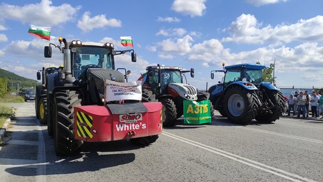 Полицейски проверки забавили машините към точката на протеста край Шереметя