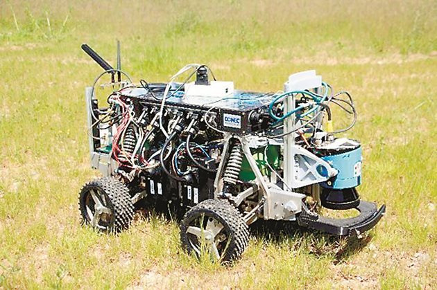  Първият победител в основната навигационна задача на онлайн международното събитие Field Robot беше Beteigeuze Nova. Те успяха да завършат цялото виртуално поле за 2:22 минути, като само четири растения бяха повредени.