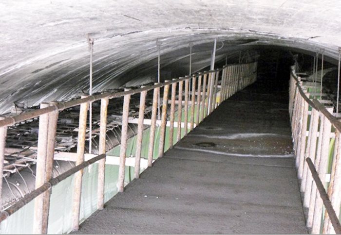 И пътеката под тавана на тунела бе демонтирана.