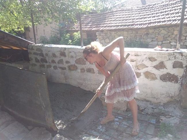 Василева е добра и с лопатата