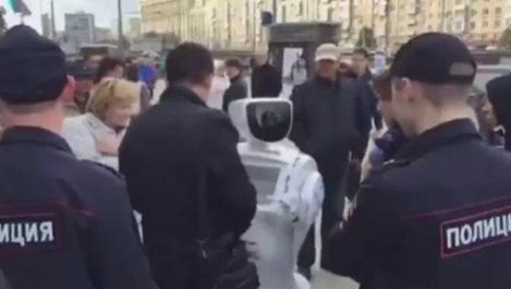 В Русия арестуваха робот