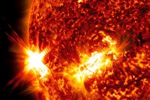 Снимка на слънчеви изригвания, направена от НАСА.