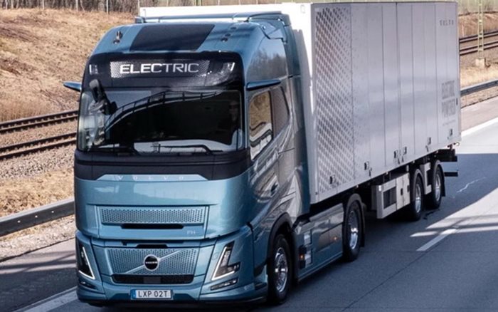 Електрическит камион Volvo FH ще има пробег до 600 км. Снимка: Volvo