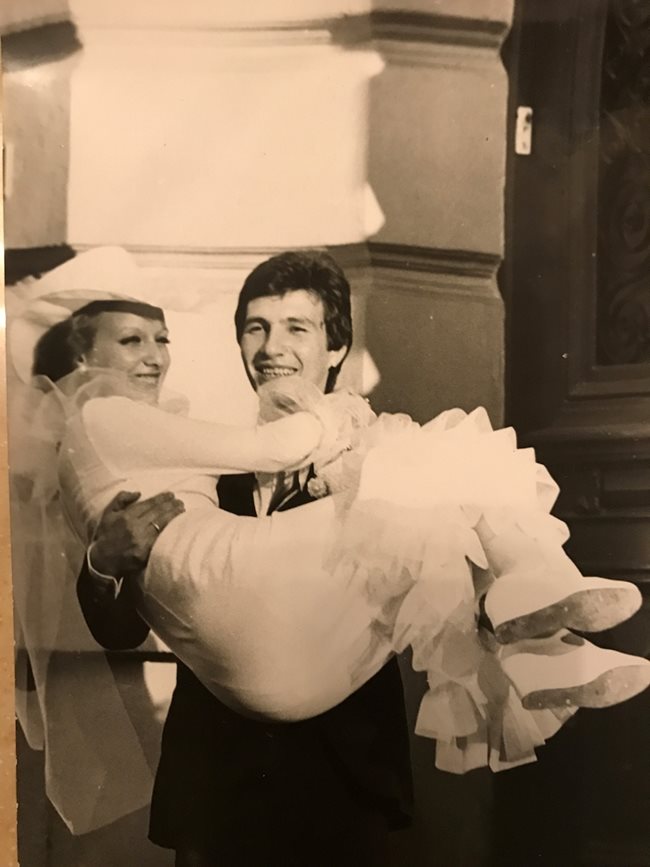 Родителите на Яна Маринова на сватбата си
СНИМКИ: ЛИЧЕН АРХИВ