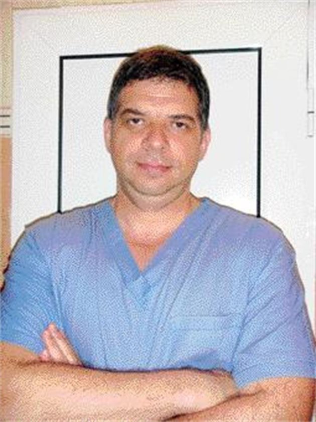 Д-р Асен Хаджиянев, неврохирург в УМБАЛ "Св. Иван Рилски", Клиника по неврохирургия. Той отговаря на Владимирова (54 г.) от София 